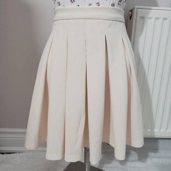 Highwaisted Pleated Skirt - Picture 5 of 14